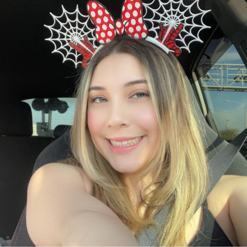 Meet your Posher, Alexia
